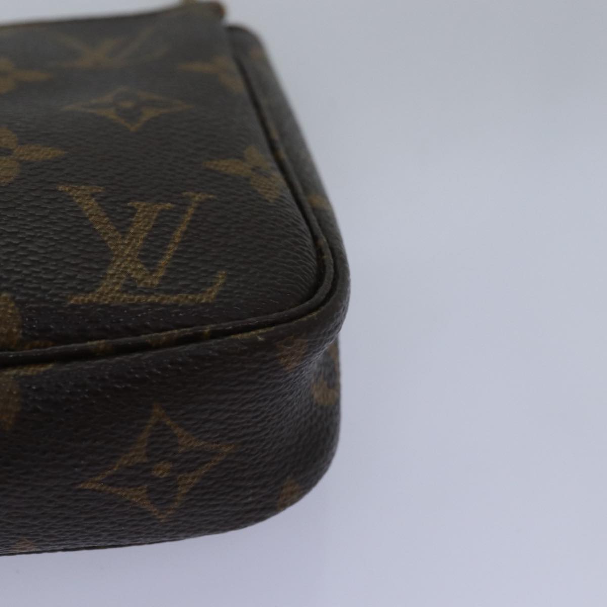 Monogram Pochette -tarvikepussi