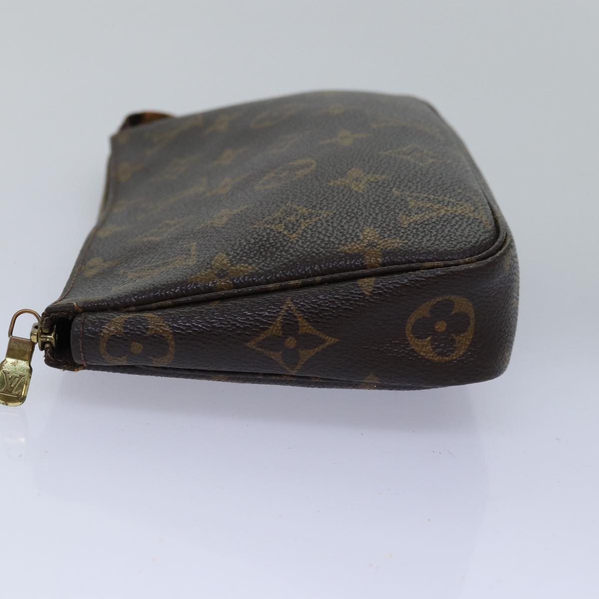Monogram Pochette -tarvikepussi