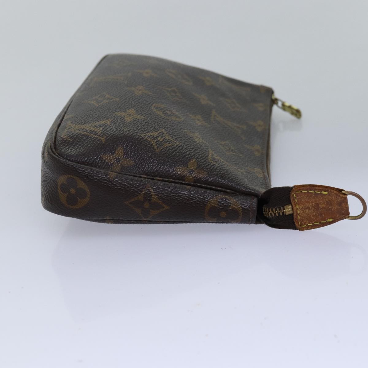 Monogram Pochette -tarvikepussi