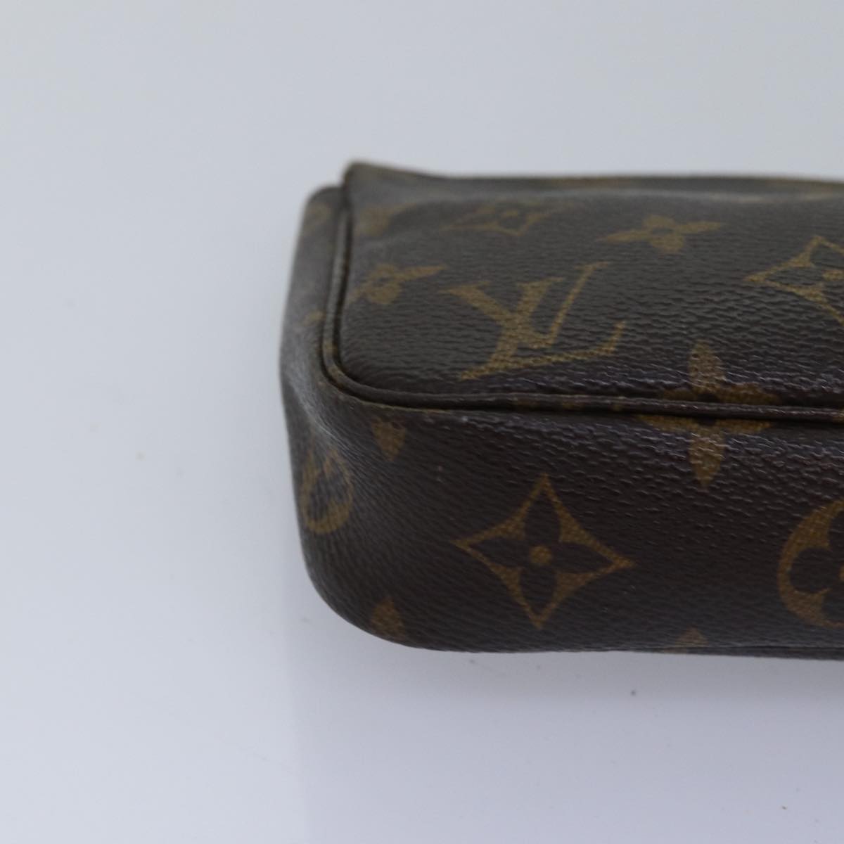 Monogram Pochette -tarvikepussi