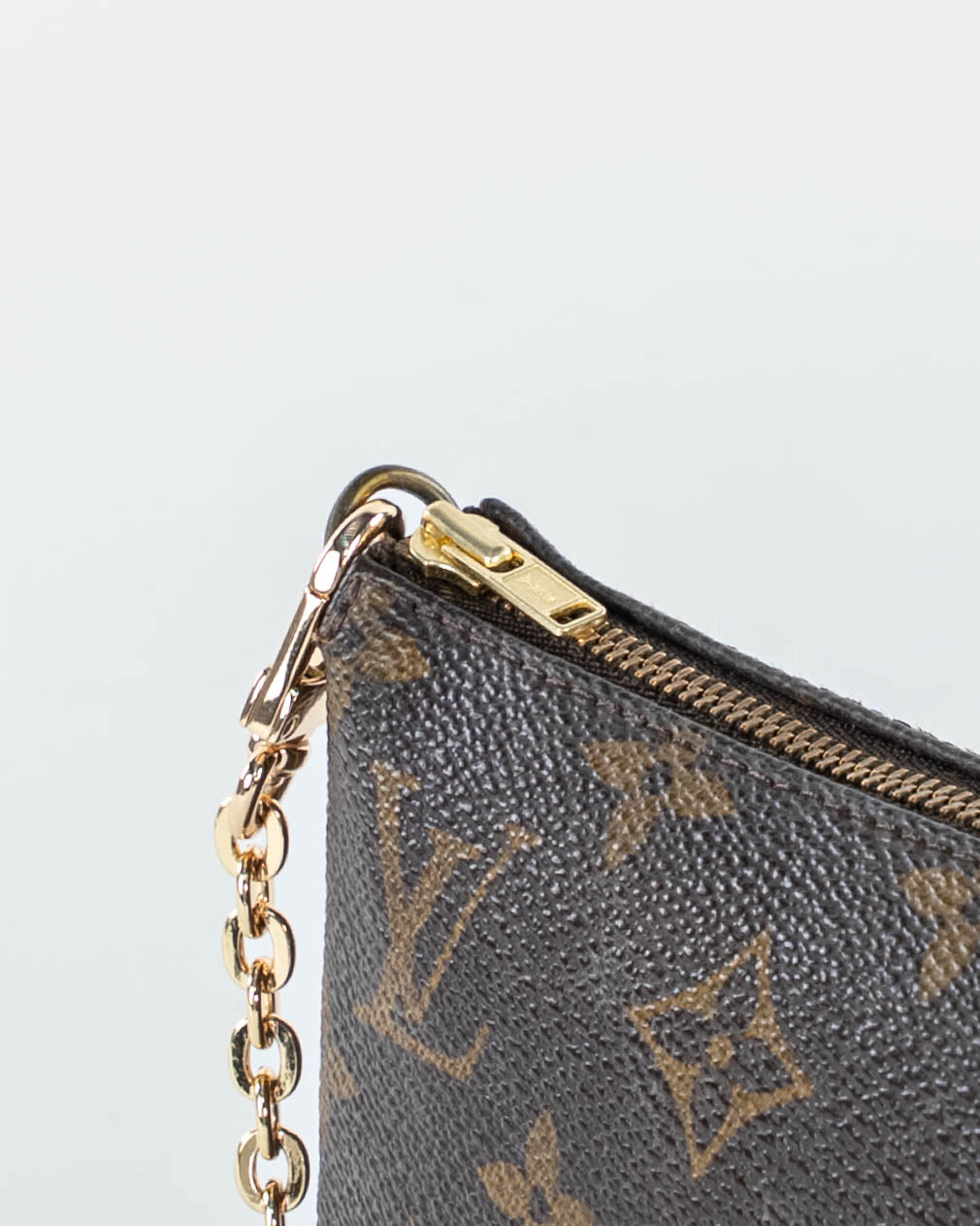 Monogram Pochette -tarvikepussi