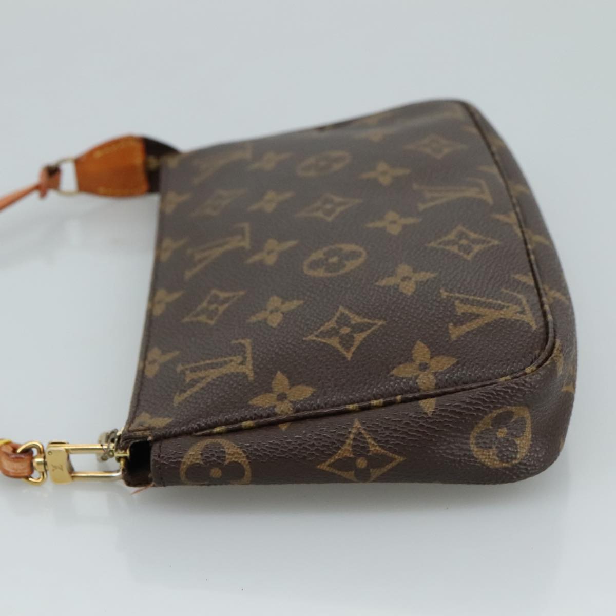 Monogram Pochette -tarvikepussi