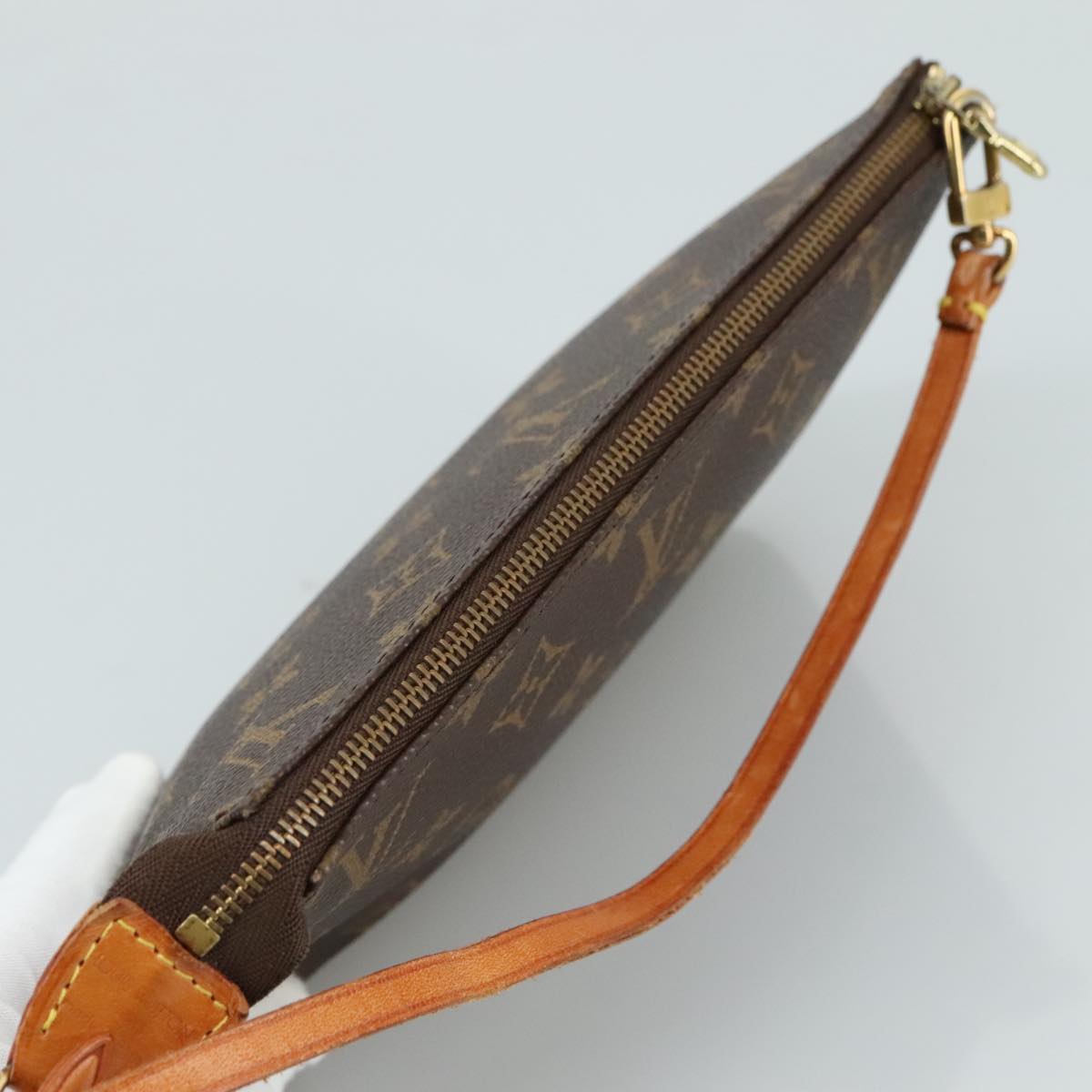 Monogram Pochette -tarvikepussi