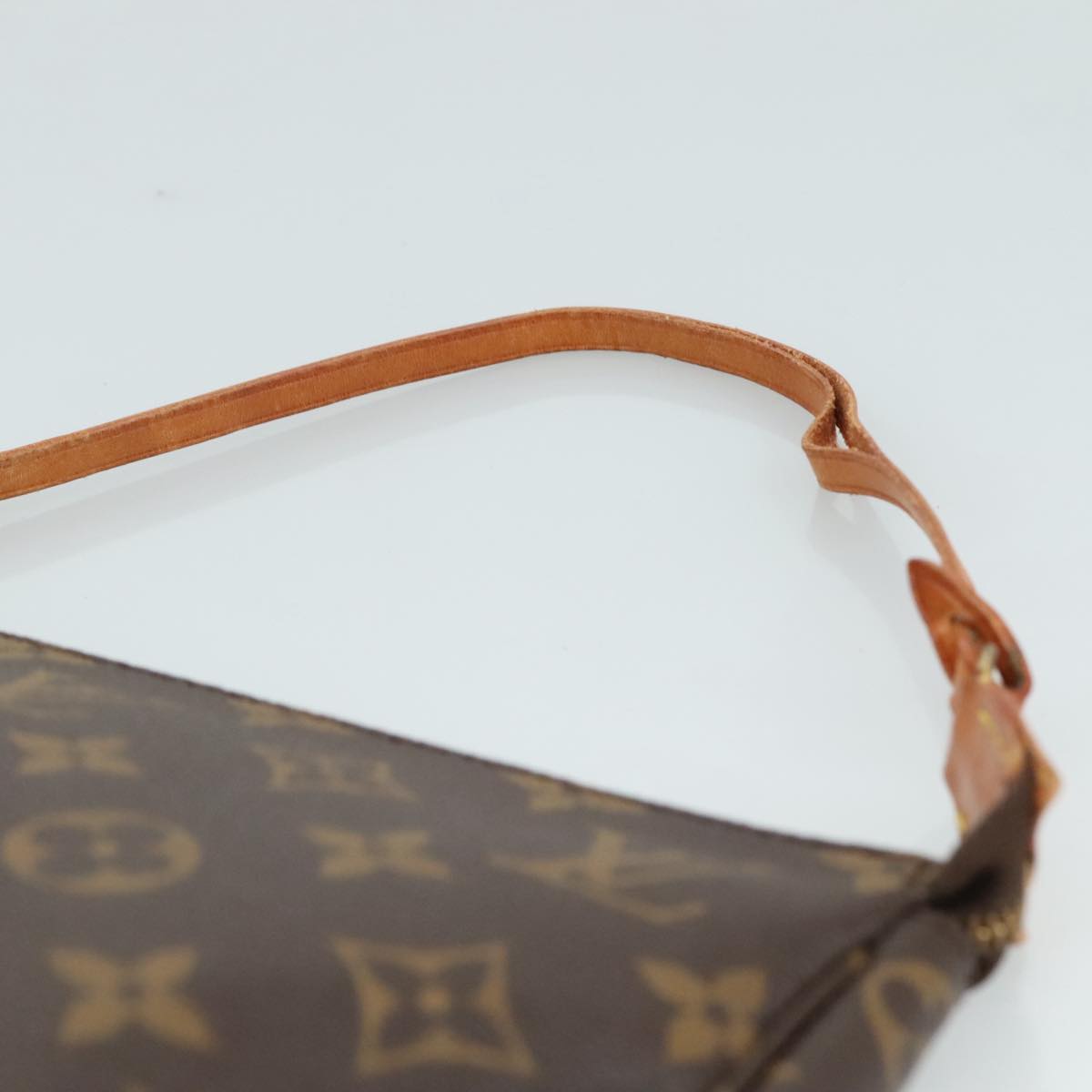 Monogram Pochette -tarvikepussi