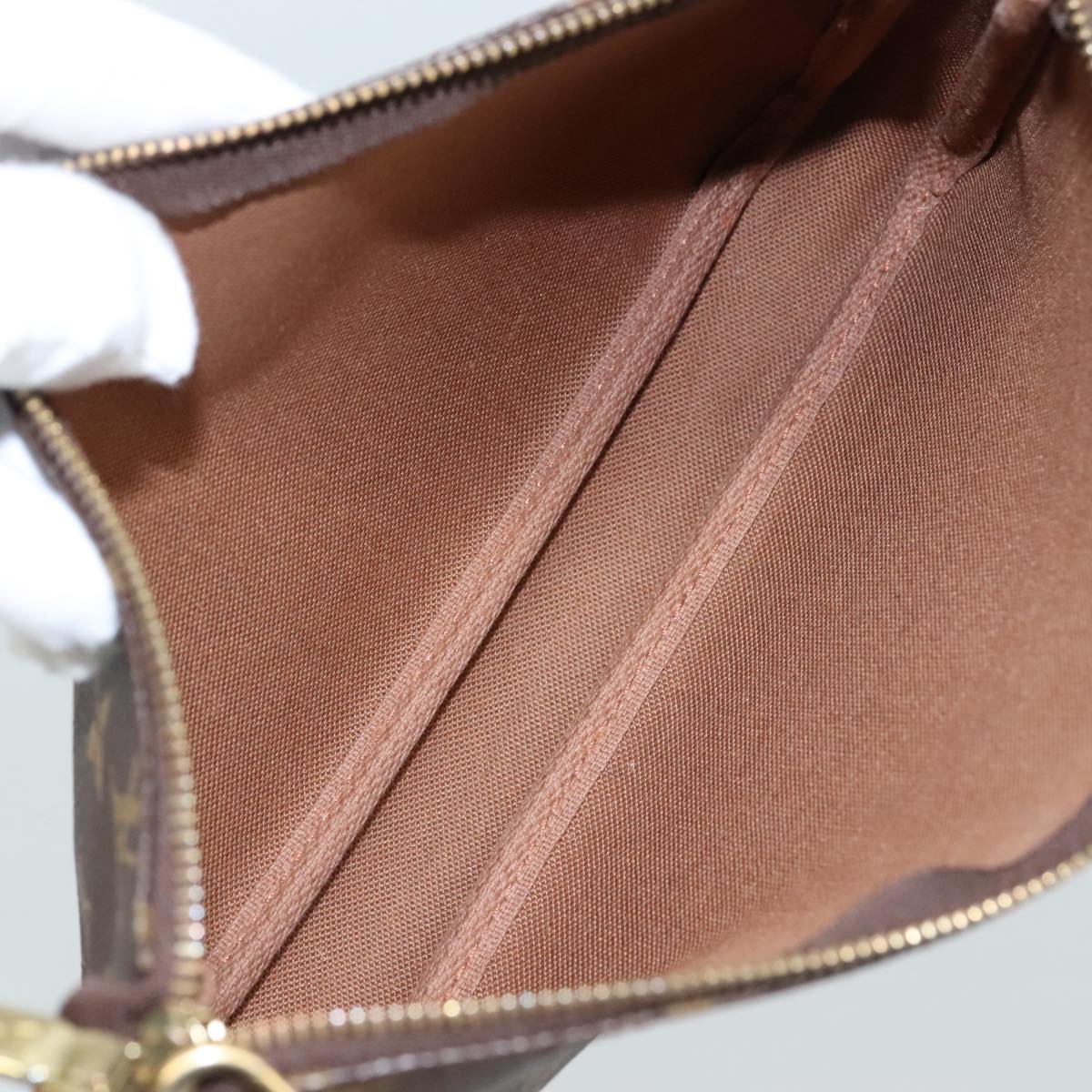 Monogram Pochette -tarvikepussi