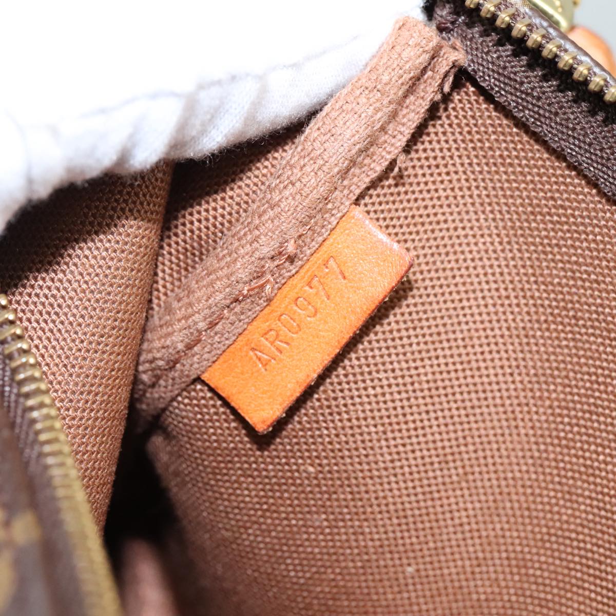 Monogram Pochette -tarvikepussi