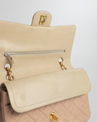 Handla Chanel Classic Matelasse 25 Chain Flap Bag Lamb Skin Beige online | Smidigt och enkelt på nätet - Merchsweden |