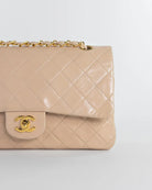 Handla Chanel Classic Matelasse 25 Chain Flap Bag Lamb Skin Beige online | Smidigt och enkelt på nätet - Merchsweden |