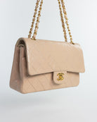 Handla Chanel Classic Matelasse 25 Chain Flap Bag Lamb Skin Beige online | Smidigt och enkelt på nätet - Merchsweden |