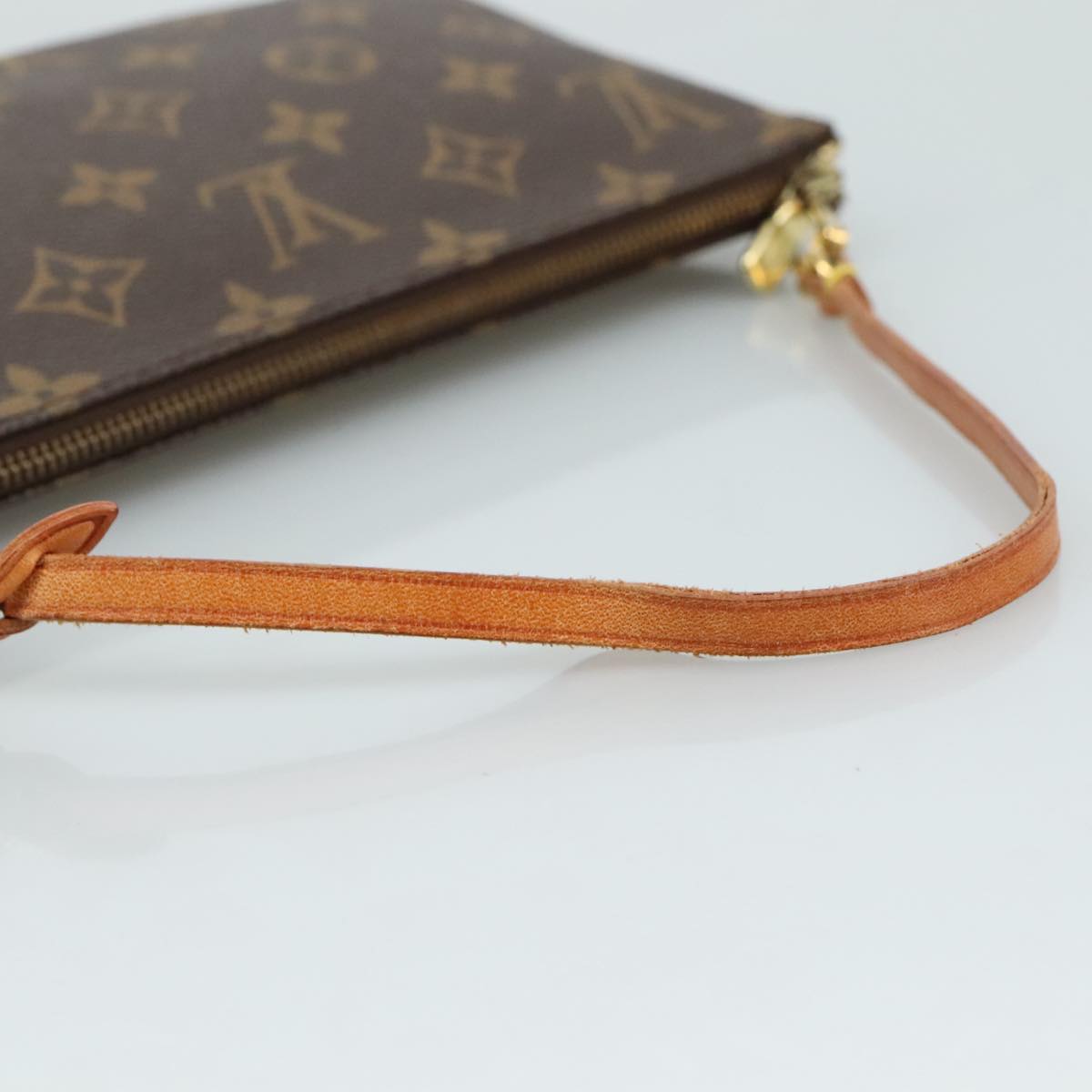 Monogram Pochette -tarvikepussi