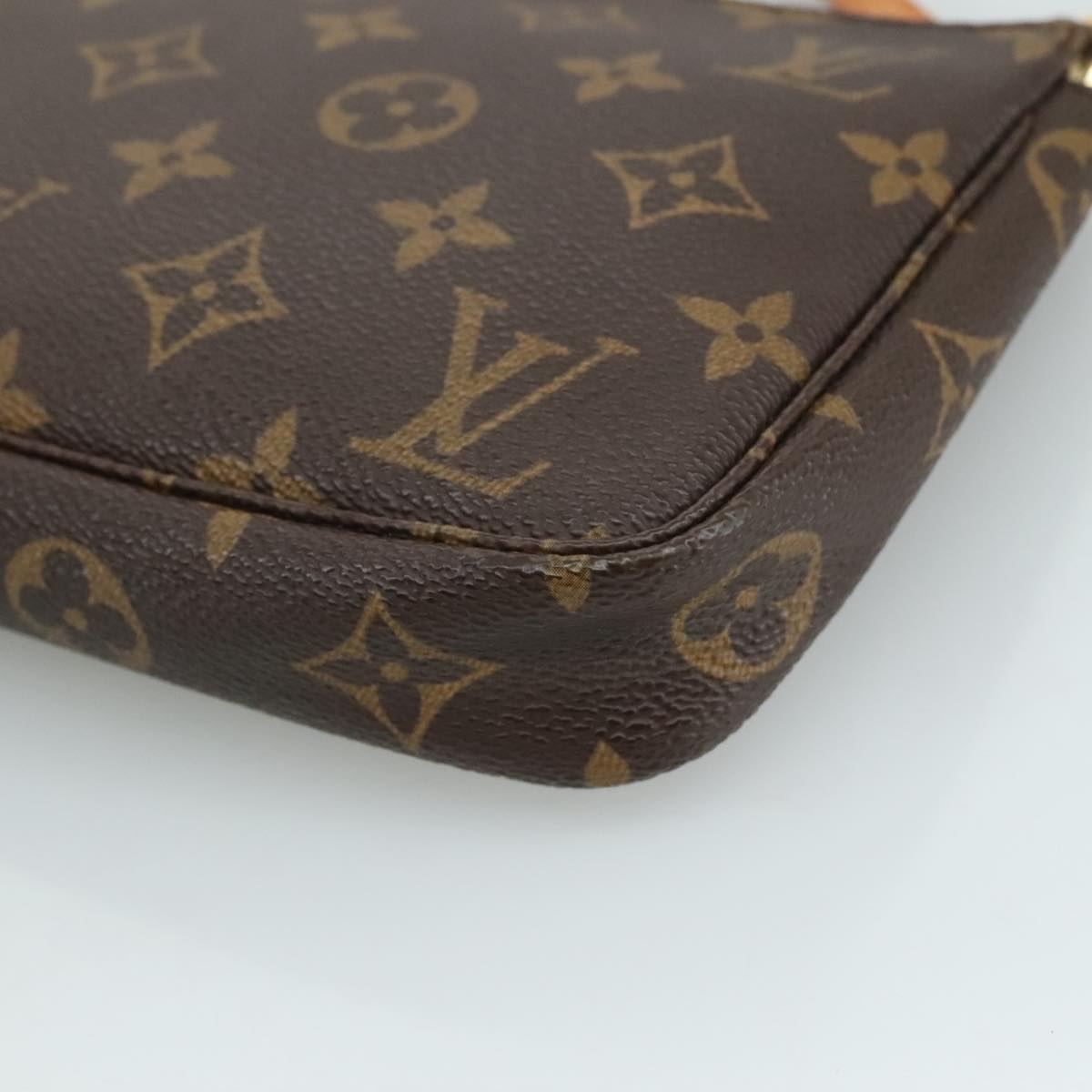 Monogram Pochette -tarvikepussi