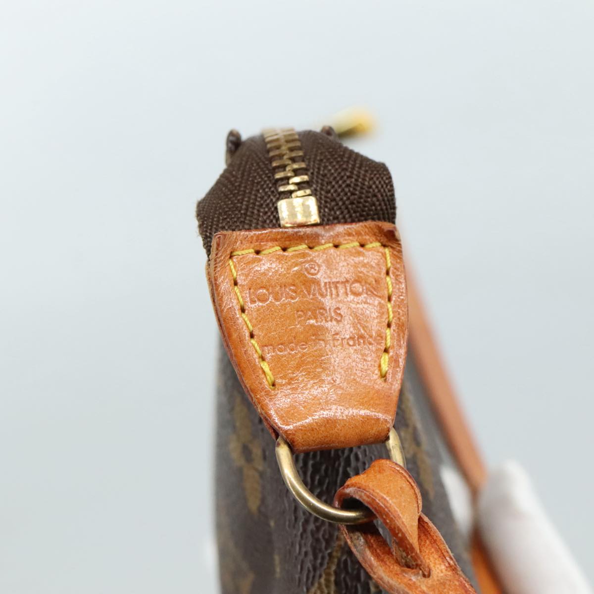 Monogram Pochette -tarvikepussi