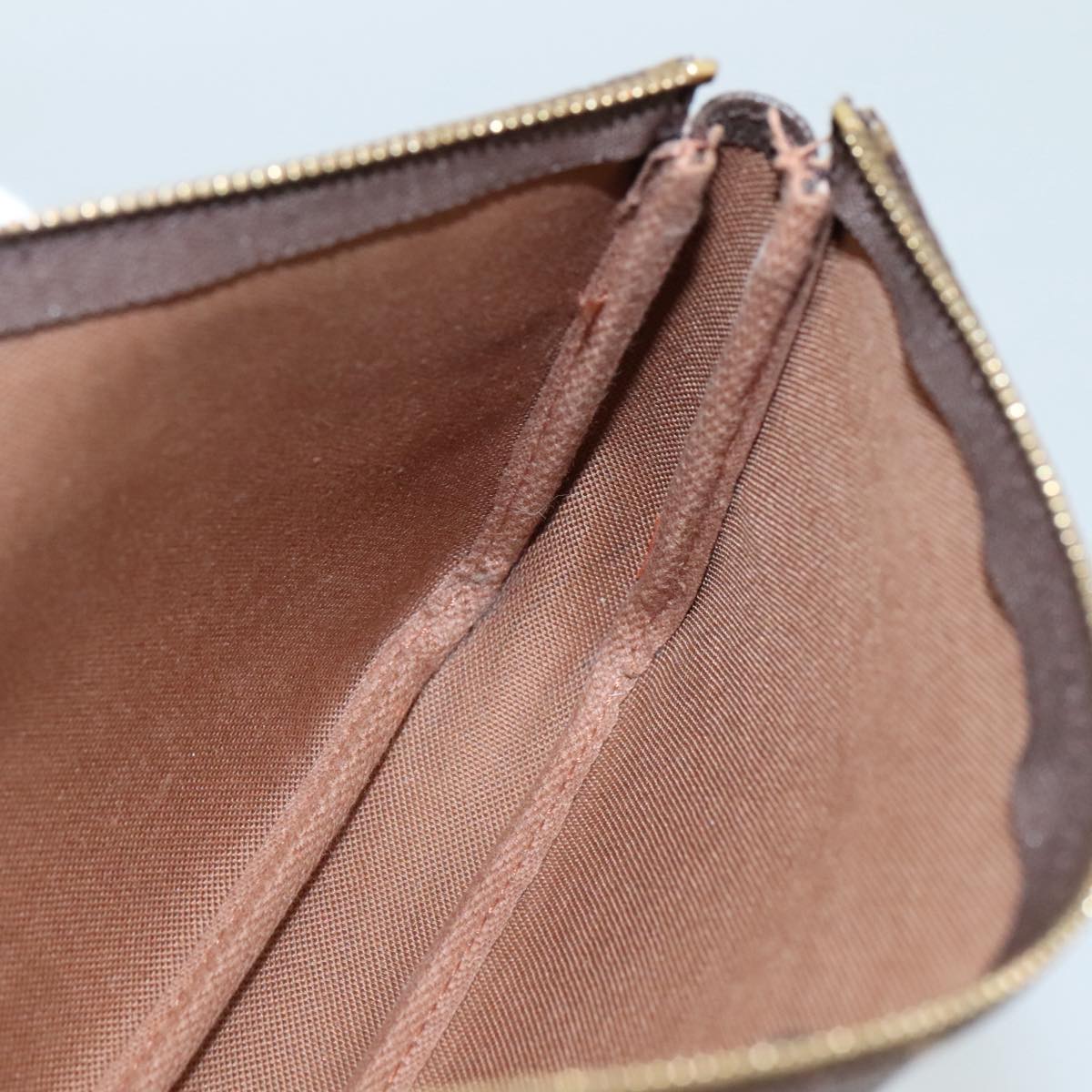 Monogram Pochette -tarvikepussi