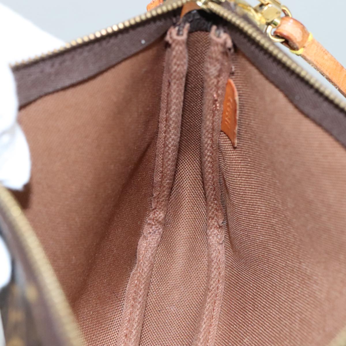 Monogram Pochette -tarvikepussi