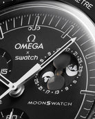 Handla Omega x Swatch Mission To The Moonphase "Snoopy New Moon" online | Smidigt och enkelt på nätet - Merchsweden |