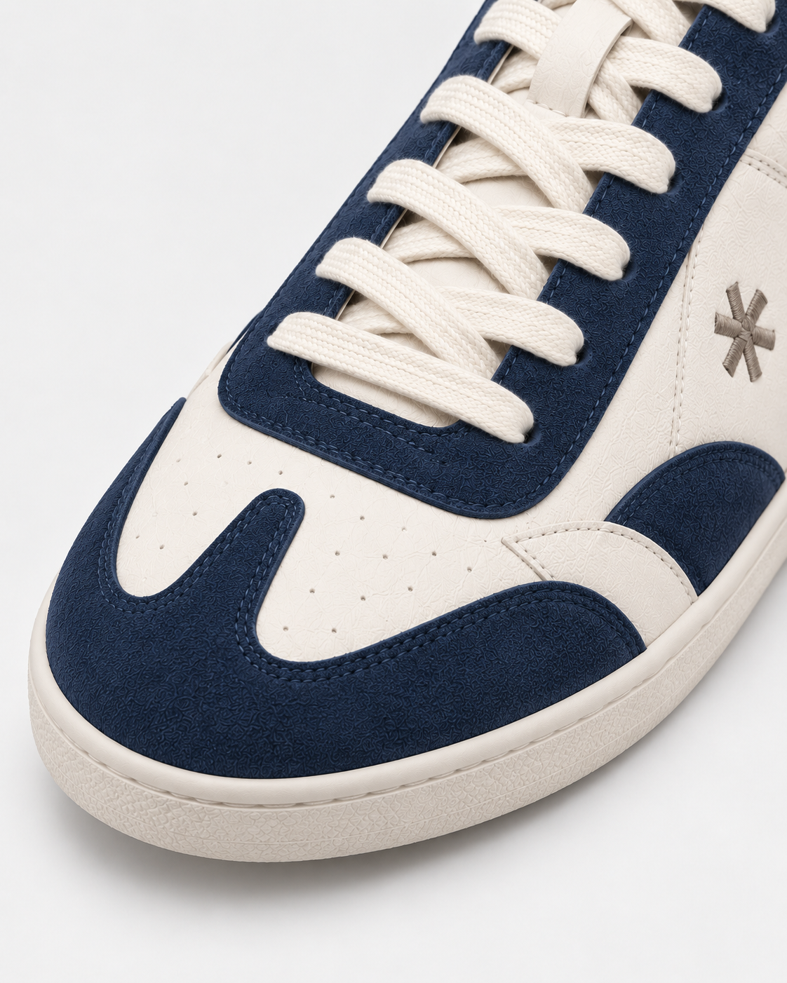 Sundre 02 Navy från Sundre Studios – tåparti och materialdetaljer