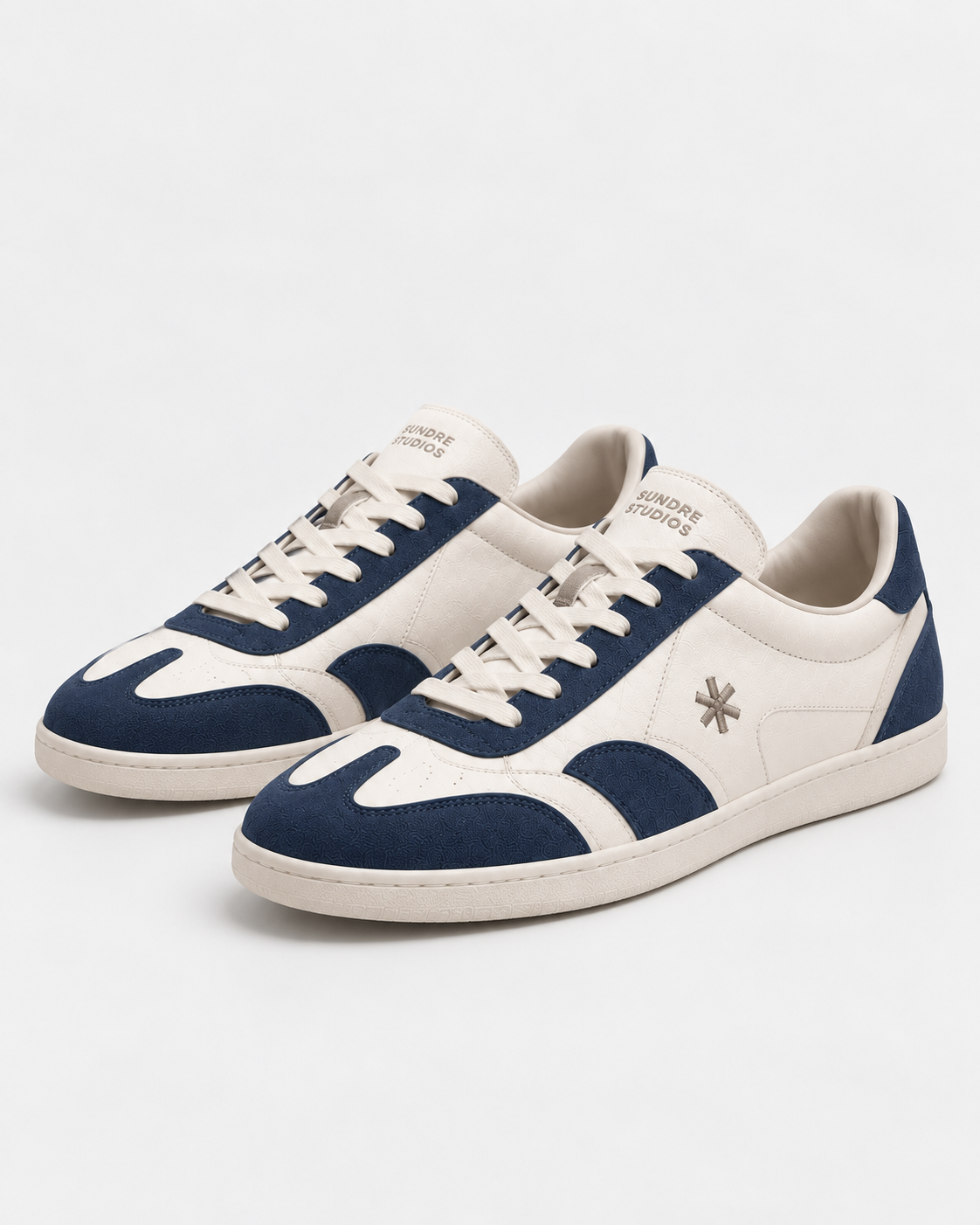 Sundre 02 Navy från Sundre Studios – ett par sett snett framifrån