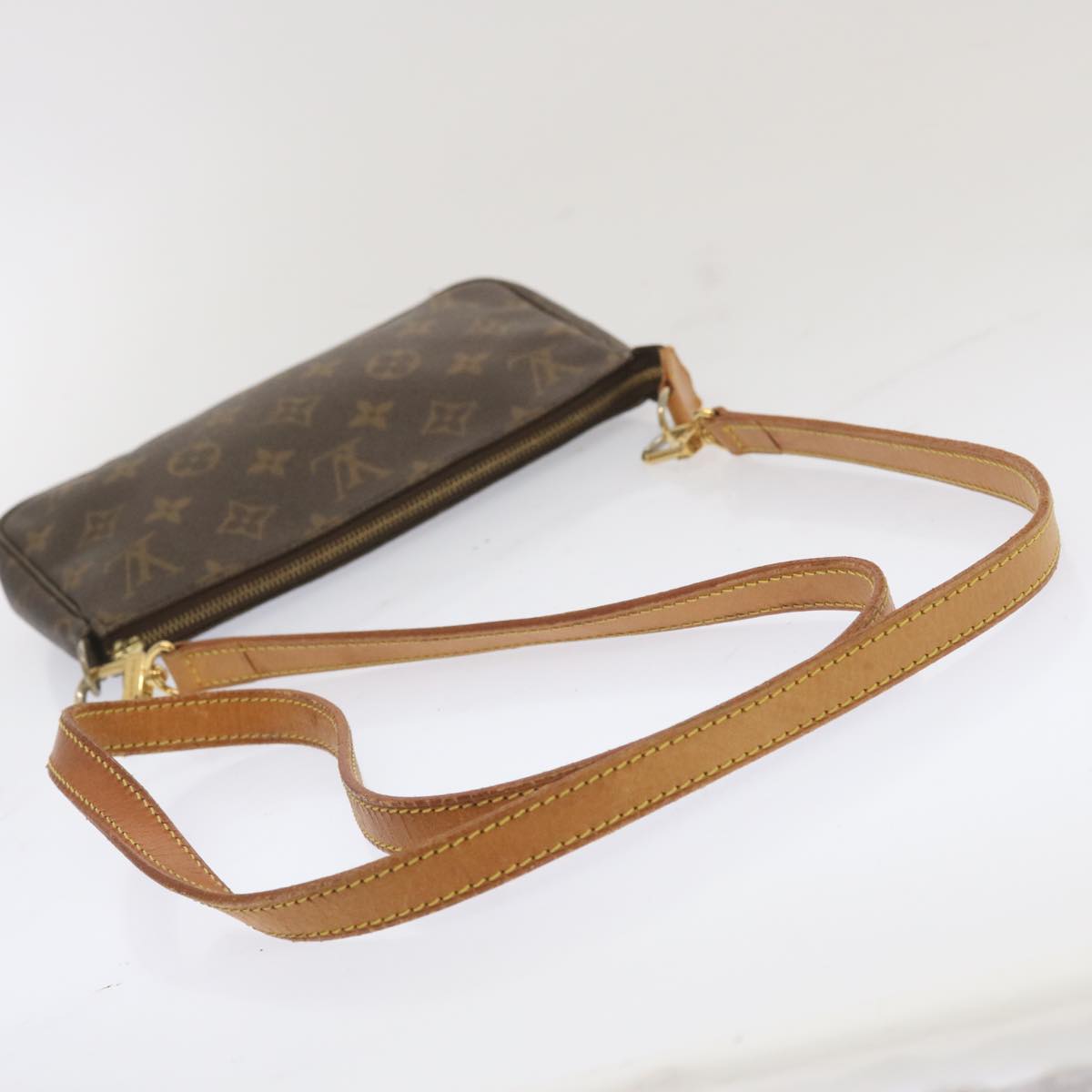 Handla Louis Vuitton Monogram Pochette Accessoires Pouch online | Smidigt och enkelt på nätet - Merchsweden |