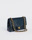 Handla Chanel Classic Matelasse 25 Chain Flap Shoulder Bag Lamb Skin Dark Navy online | Smidigt och enkelt på nätet - Merchsweden |