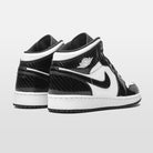 Handla Nike Jordan 1 "Carbon fiber" Mid online | Smidigt och enkelt på nätet - Merchsweden |